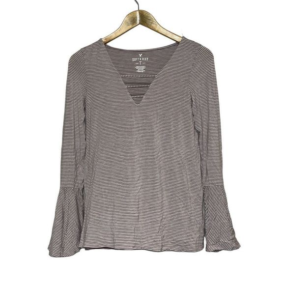 American Eagle Outfitters Tops - American eagle, soft and sexy T tee bell sleeve sz Small